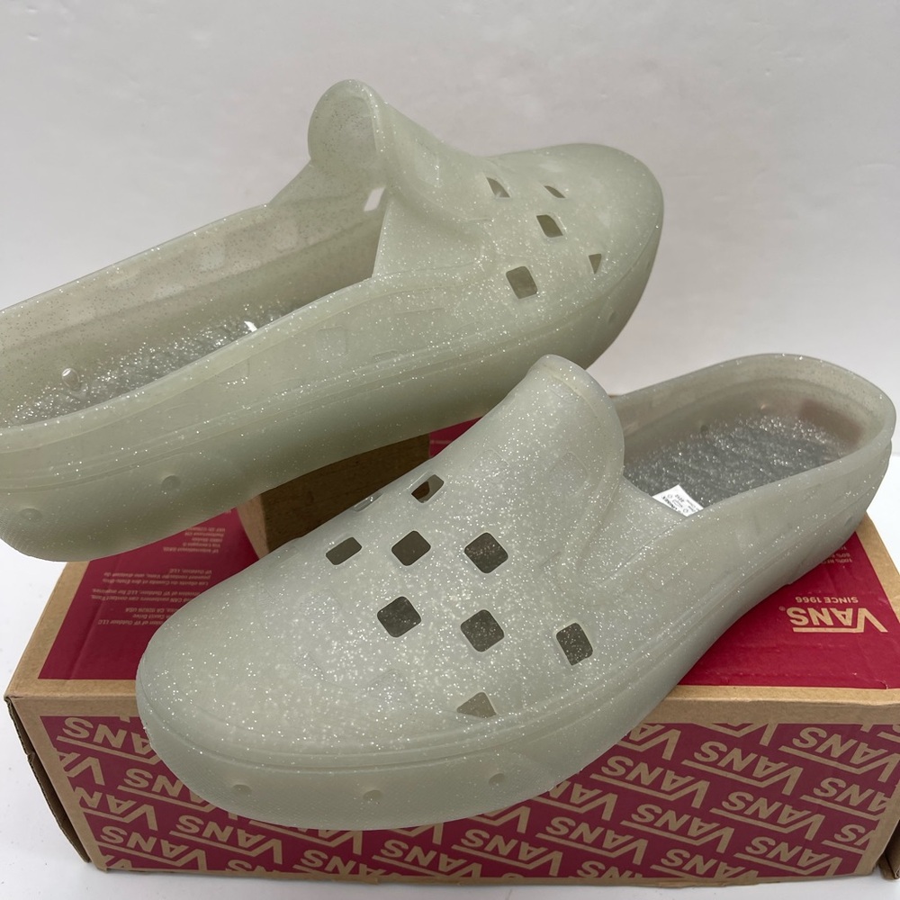 Vans Men’s Slip-On Mule Trk
Glitter Gray
VN0005V8BGF Sandals Sneakers - Picture 12 of 16